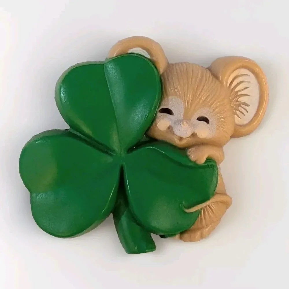 Hallmark Plastic 1983 Irish Mouse Shamrock Clover Pin Brooch St. Patrick’s Day